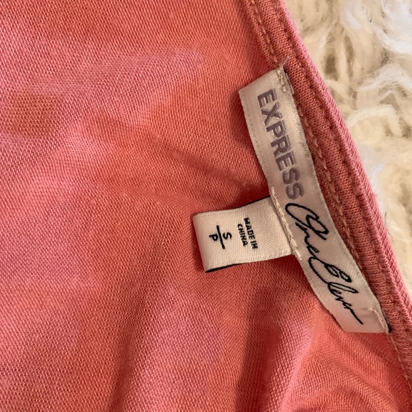 Express coral tank top with bracelets - Picture 3 of 5